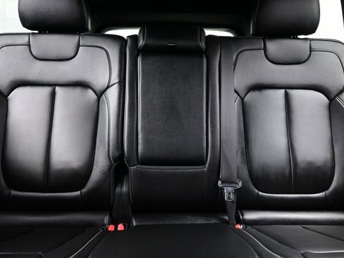 Used 2024 Jeep Grand Cherokee Limited w/ Luxury Tech Group II image 16