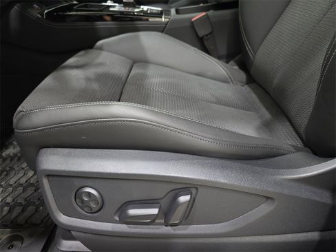 New 2025 Audi SQ5 Prestige image 29