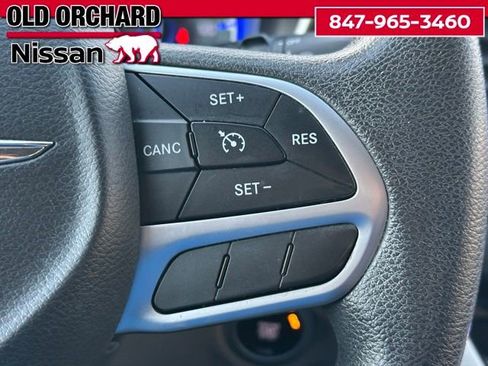 Used 2017 Chrysler Pacifica Touring image 24