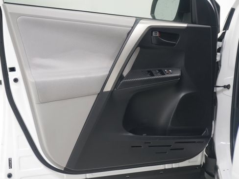 Used 2013 Toyota RAV4 XLE FWD image 14