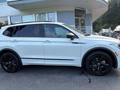 Used 2023 Volkswagen Tiguan SE R-Line AWD/4WD image 4