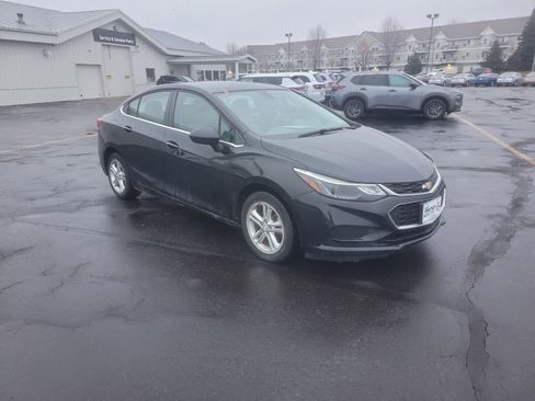 Used 2017 Chevrolet Cruze LT w/ Convenience Package image 1