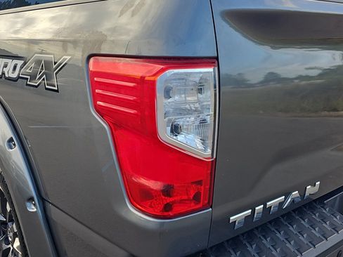 Used 2018 Nissan Titan PRO-4X w/ Pro-4x Convenience Package AWD/4WD image 30