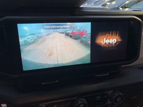 Used 2024 Jeep Wrangler Willys image 18
