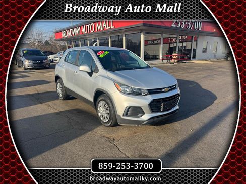 Used 2017 Chevrolet Trax LS image 1
