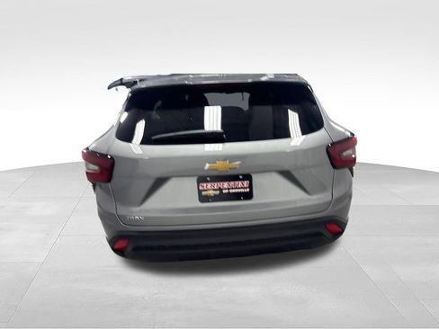 Used 2026 Chevrolet Trax LS w/ LS Convenience Package FWD image 10