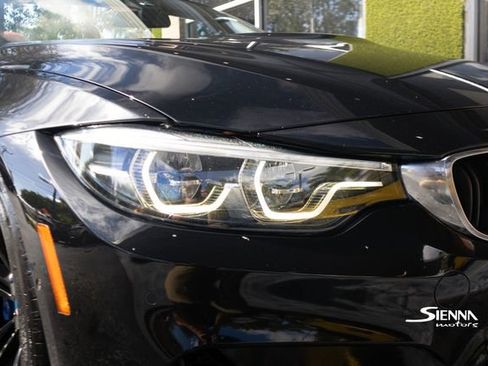 Used 2018 BMW M4 Convertible image 16