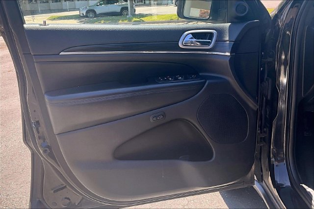 Used 2019 Jeep Grand Cherokee Limited w/ Luxury Group II RWD image 23