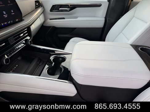 Used 2025 Chevrolet Suburban Premier w/ Sun And Tow Package AWD/4WD image 12
