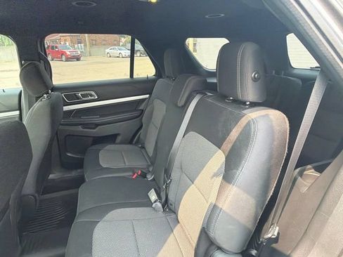 Used 2017 Ford Explorer XLT AWD/4WD image 13