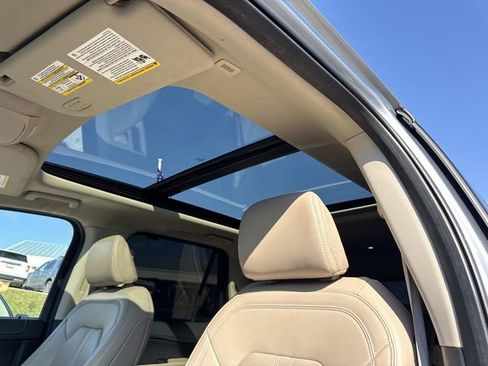 Used 2024 Ford Expedition Limited image 18