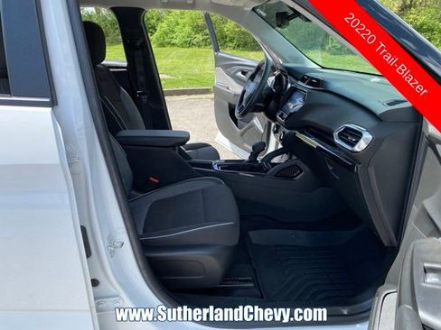 Used 2022 Chevrolet TrailBlazer LT w/ Convenience Package FWD image 16