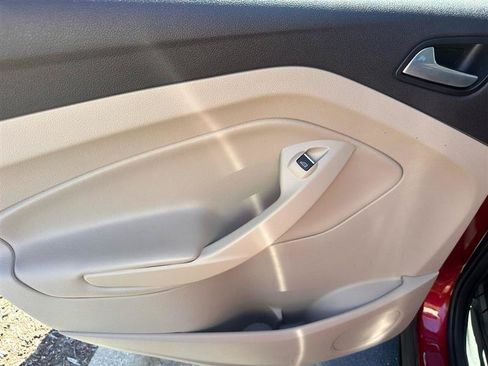 Used 2019 Ford Escape SE FWD image 16