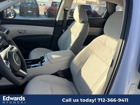 New 2025 Hyundai Tucson SE image 18