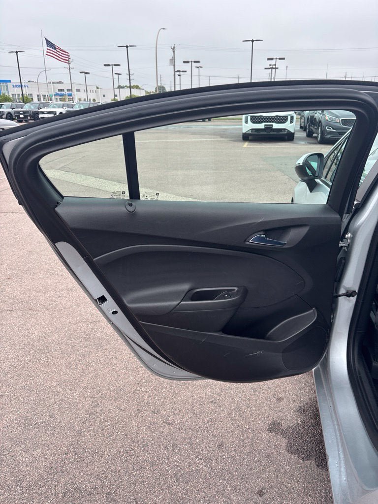 Used 2017 Chevrolet Cruze LS FWD image 23