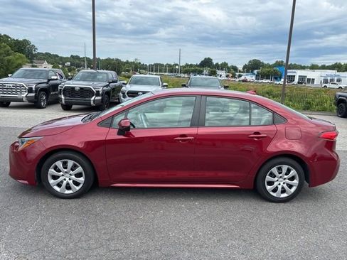 Used 2023 Toyota Corolla LE FWD image 4