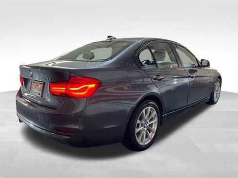 Used 2018 BMW 320i xDrive 320i xDrive image 5