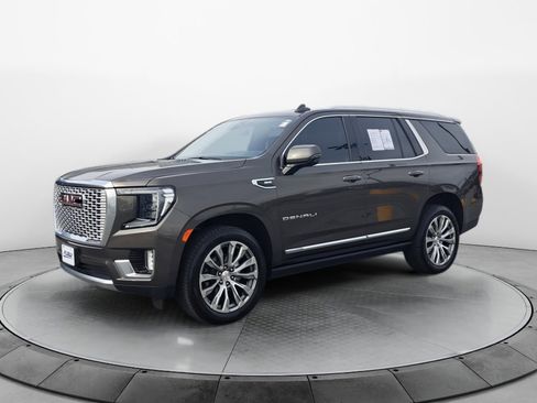 Used 2021 GMC Yukon Denali w/ Denali Premium Package image 3