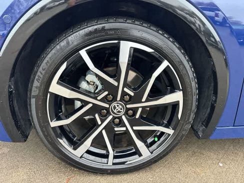 Used 2025 Toyota Prius XSE Premium image 12