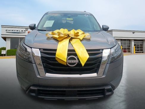 Used 2025 Nissan Pathfinder SV image 8