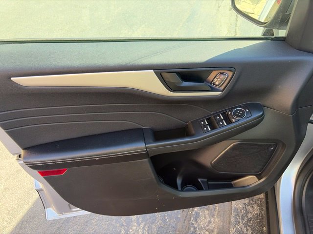 Used 2022 Ford Escape SE w/ Cold Weather Package FWD image 16