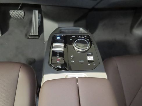 Used 2026 BMW iX xDrive45 image 26