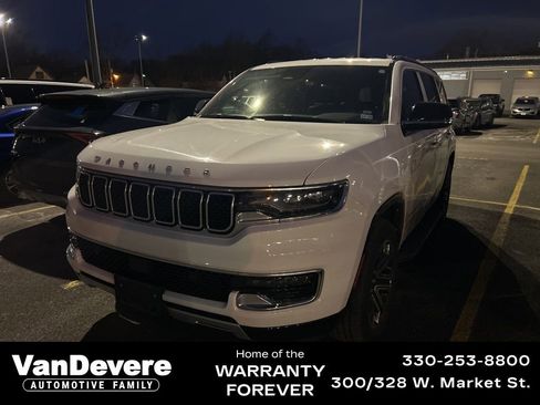 Used 2024 Jeep Wagoneer Series II image 1