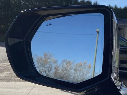 Used 2022 Chevrolet Suburban Z71 w/ Off-Road Capability Package image 10