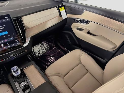 New 2026 Volvo XC90 B6 Plus w/ Protection Package Premier AWD/4WD image 25
