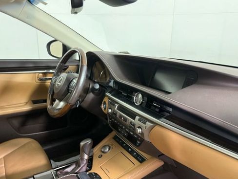 Used 2018 Lexus ES 350 w/ Luxury Package w/Wood Trim image 33