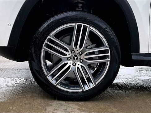 Used 2024 Mercedes-Benz GLS 450 4MATIC image 12