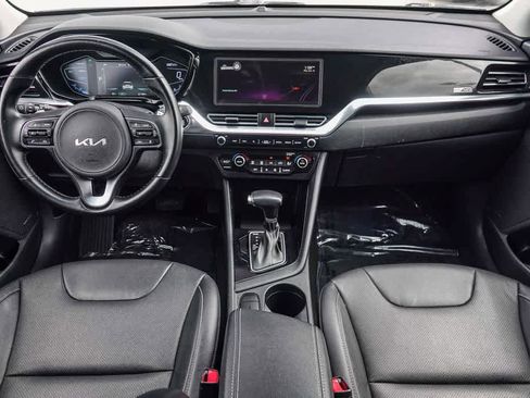 Certified 2022 Kia Niro Touring Special Edition FWD image 11