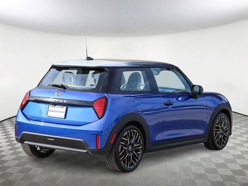 Used 2025 MINI Cooper 2-Door Hardtop FWD image 5