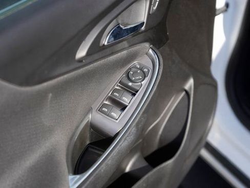 Used 2018 Chevrolet Malibu LT image 28