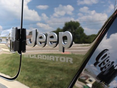 New 2025 Jeep Gladiator Sport image 2