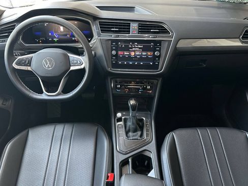 Used 2023 Volkswagen Tiguan SE FWD image 13