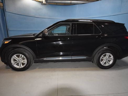 Used 2022 Ford Explorer XLT w/ Equipment Group 202A AWD/4WD image 30