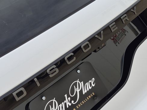 New 2026 Land Rover Discovery Dynamic SE image 11