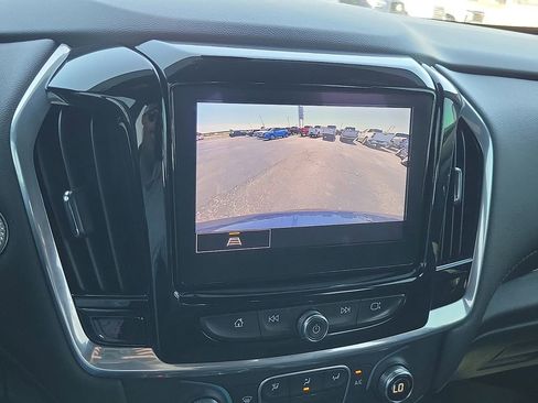 Used 2022 Chevrolet Traverse LT FWD image 17