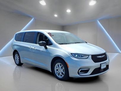 Used 2024 Chrysler Pacifica Touring-L