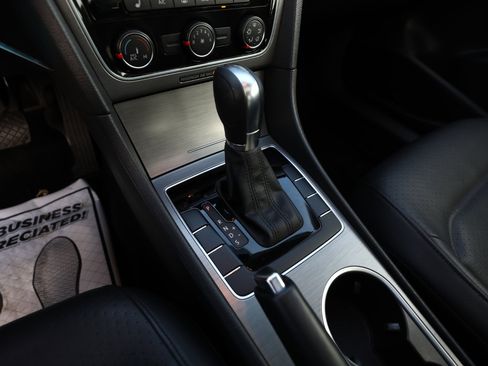 Used 2014 Volkswagen Passat 1.8T SE image 17