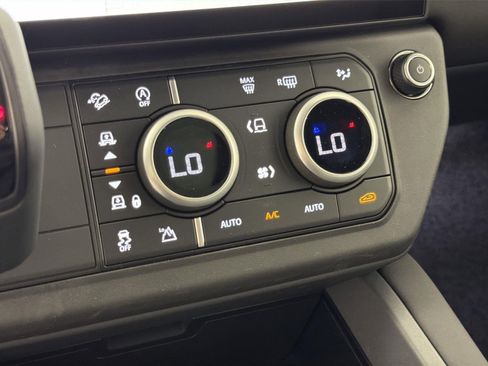 New 2026 Land Rover Defender 110 X-Dynamic SE image 14