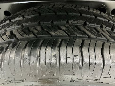 Used 2023 Nissan Frontier SV image 27