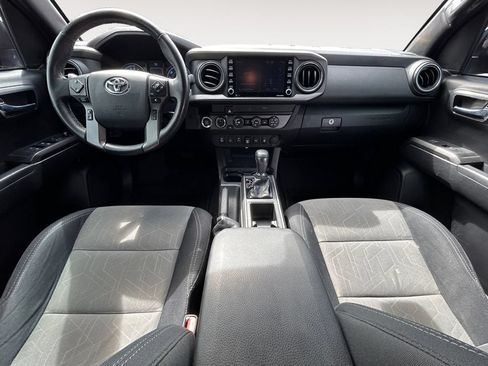 Used 2020 Toyota Tacoma TRD Off-Road w/ Technology Package AWD/4WD image 11