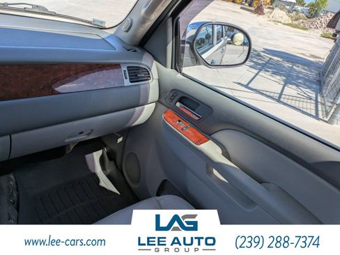 Used 2011 Chevrolet Avalanche LTZ image 13