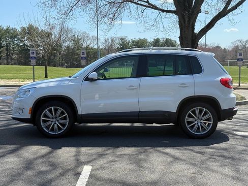 Used 2011 Volkswagen Tiguan S image 10
