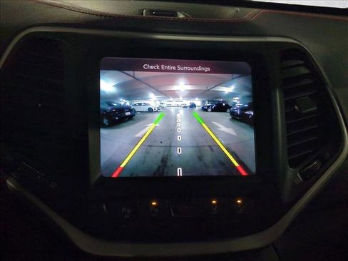 Used 2015 Jeep Cherokee Trailhawk w/ Comfort/Convenience Group image 18