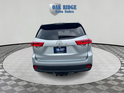 Used 2019 Toyota Highlander XLE AWD/4WD image 6