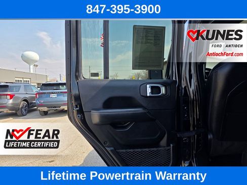 Used 2020 Jeep Gladiator Overland image 33