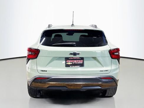 Used 2024 Chevrolet Trax ACTIV w/ Sunroof Package FWD image 7